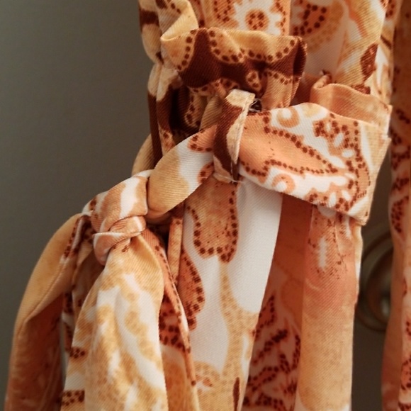 Lauren Conrad Print Bell Sleeve Top in Size Large - Picture 5 of 8